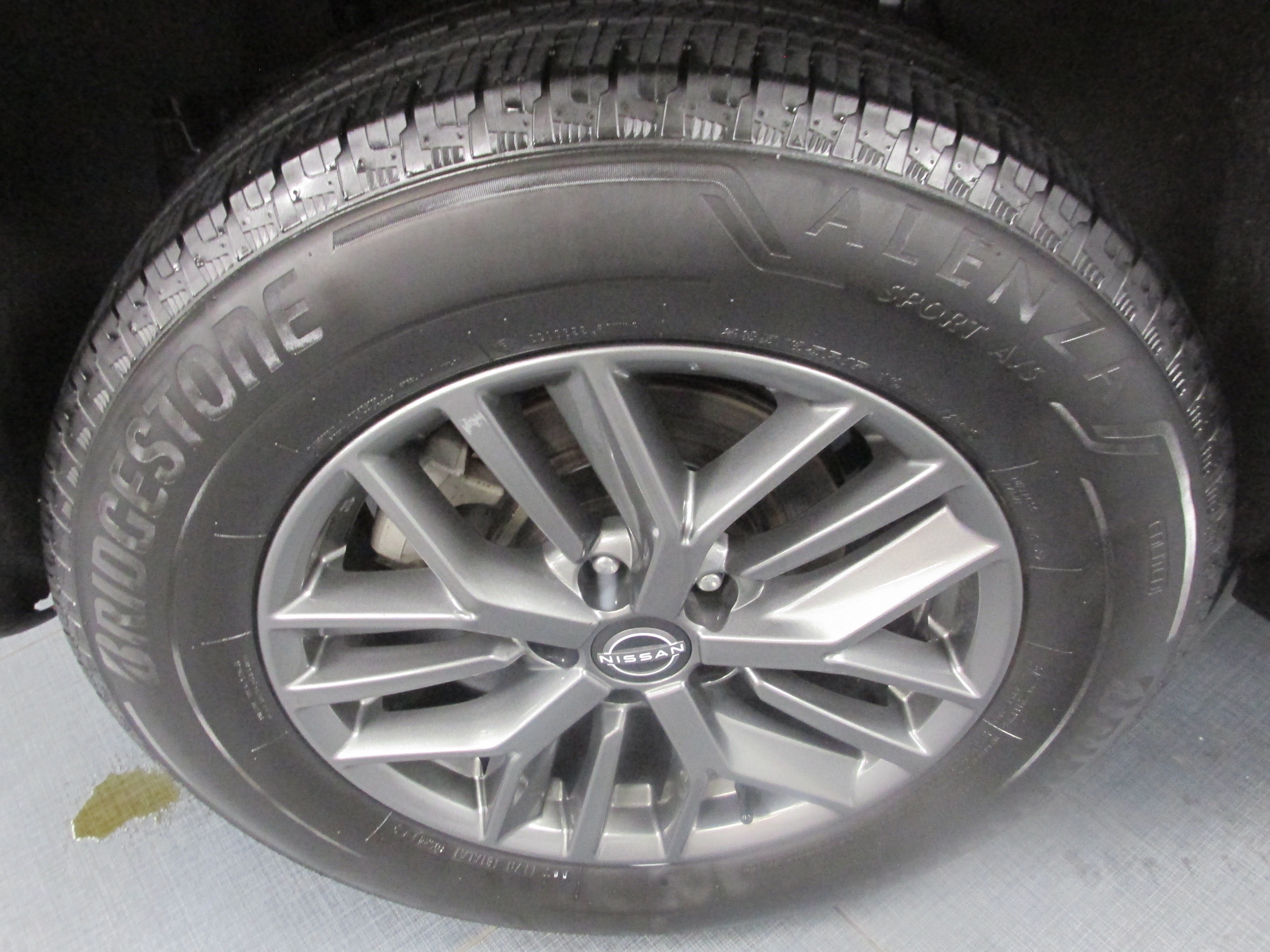 Used 2024 Nissan Rogue S FWD image 16