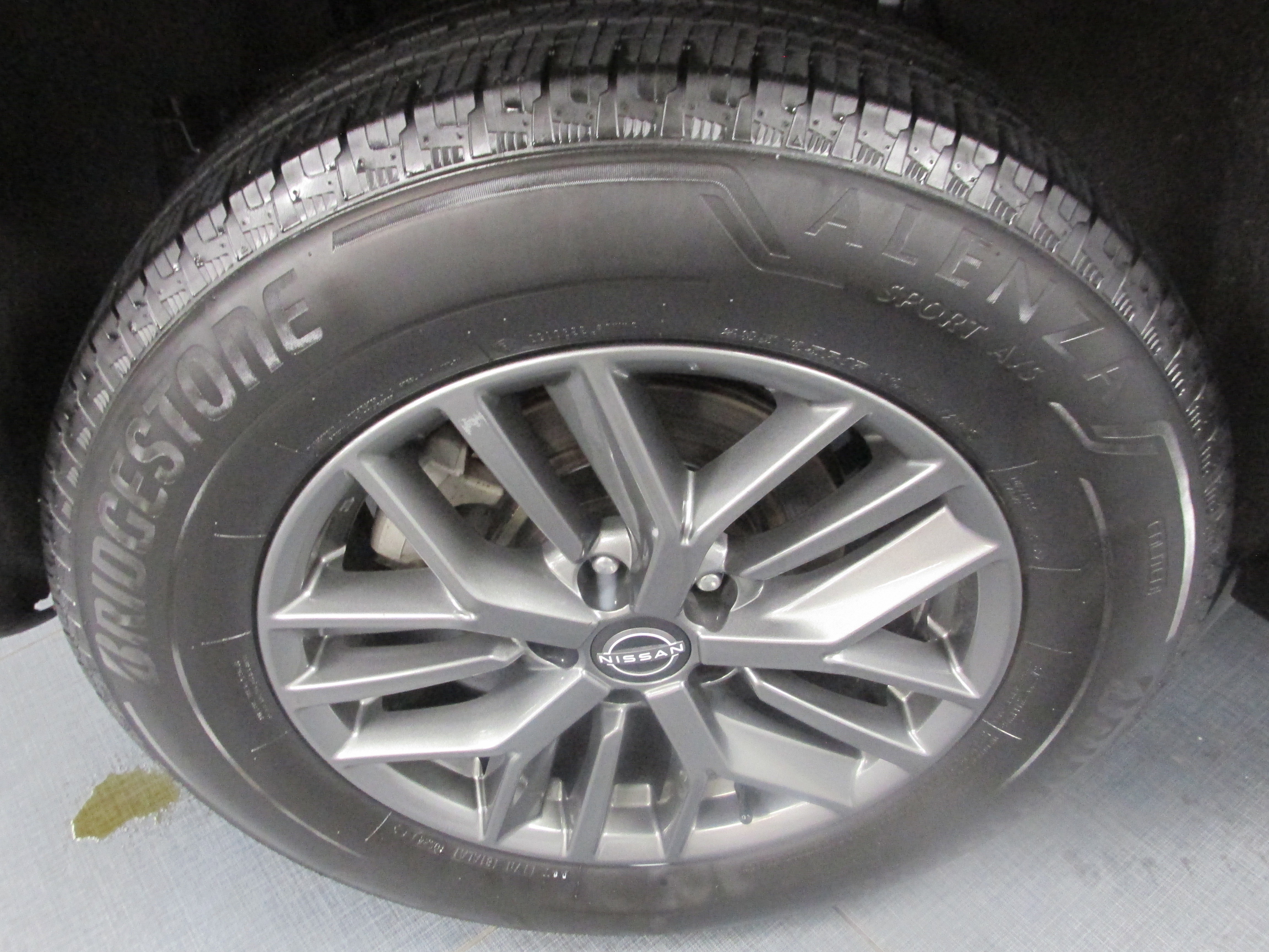 Used 2024 Nissan Rogue S FWD image 16