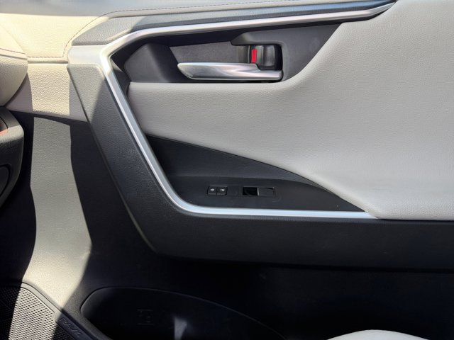 Used 2020 Toyota RAV4 Limited AWD/4WD image 16
