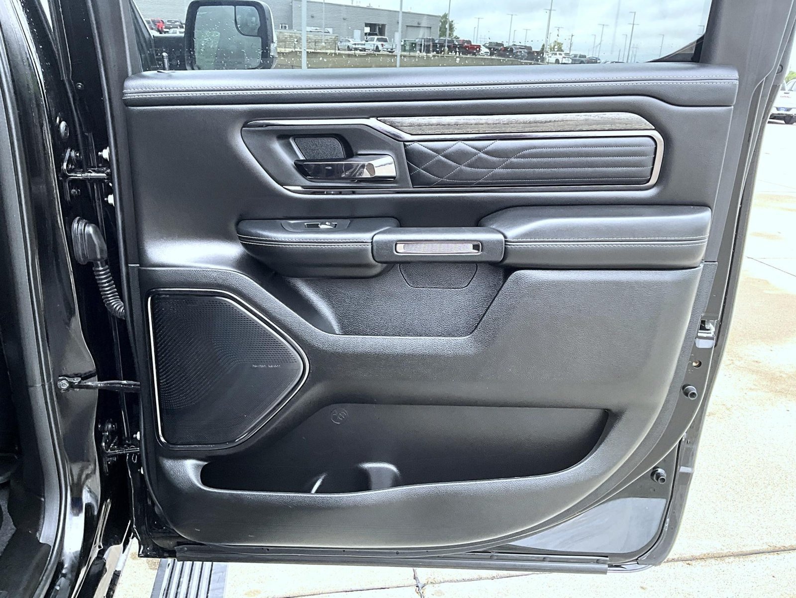 Used 2025 RAM 1500 Limited AWD/4WD image 19