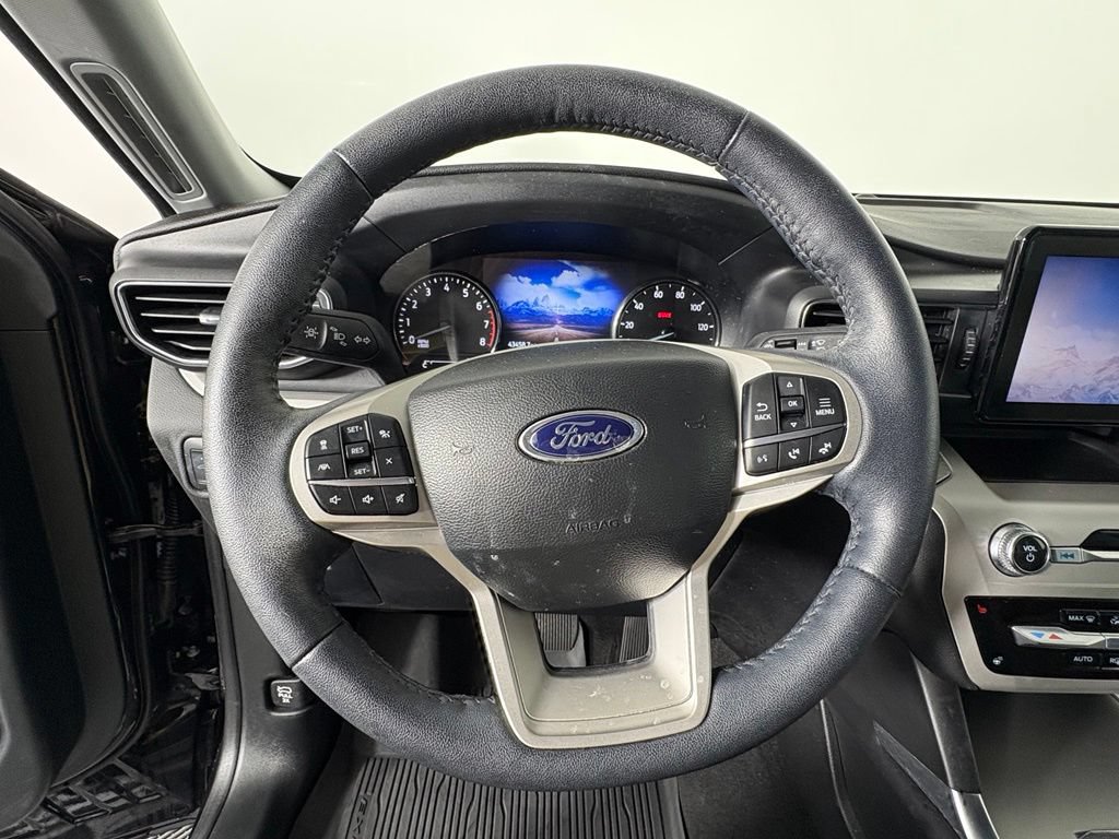 Certified 2023 Ford Explorer XLT w/ Equipment Group 202A AWD/4WD image 6