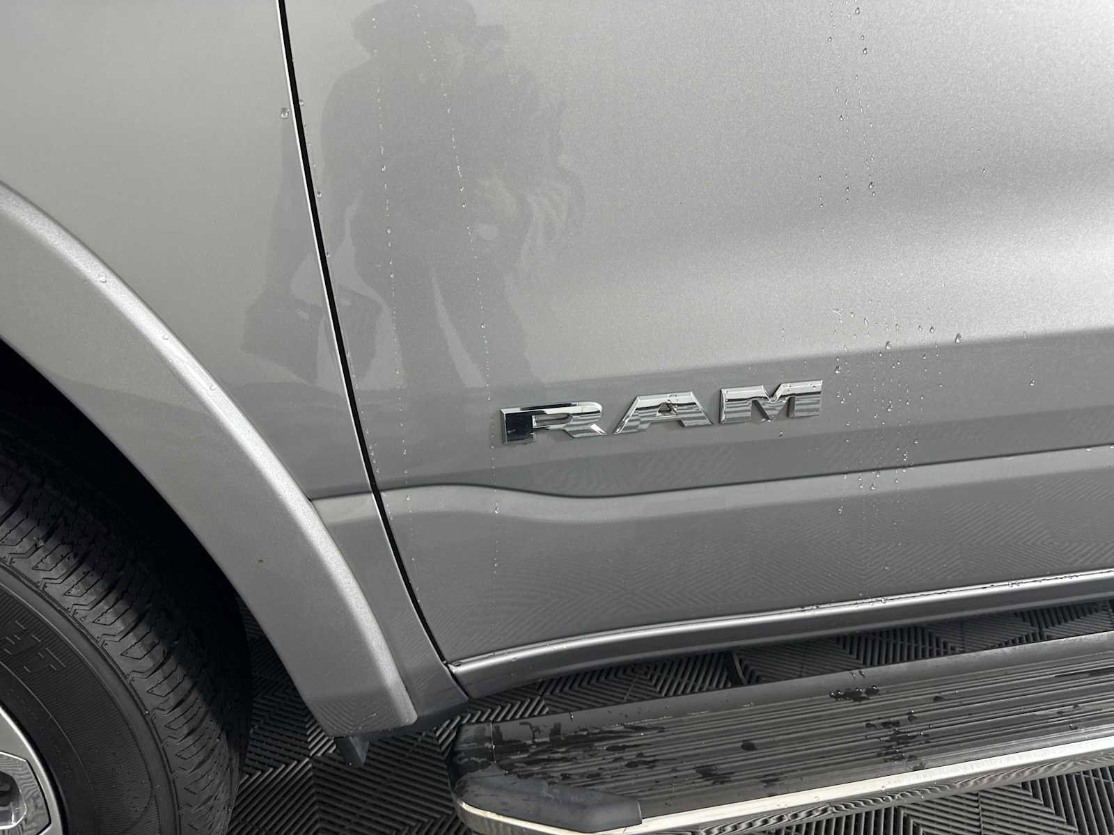 Used 2019 RAM 1500 Laramie w/ Sport Appearance Package image 12