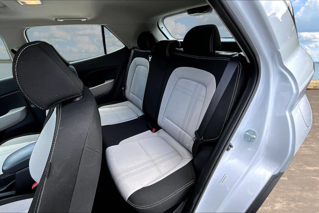 Used 2025 Hyundai Venue SEL FWD image 23