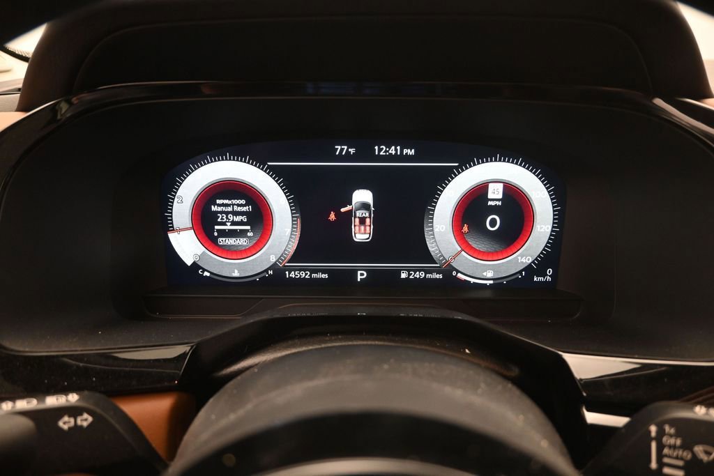 Used 2024 Nissan Pathfinder Platinum FWD image 3