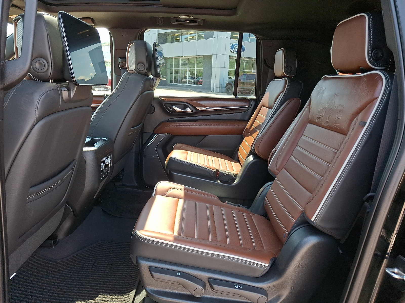 Used 2023 GMC Yukon XL Denali Ultimate AWD/4WD image 10