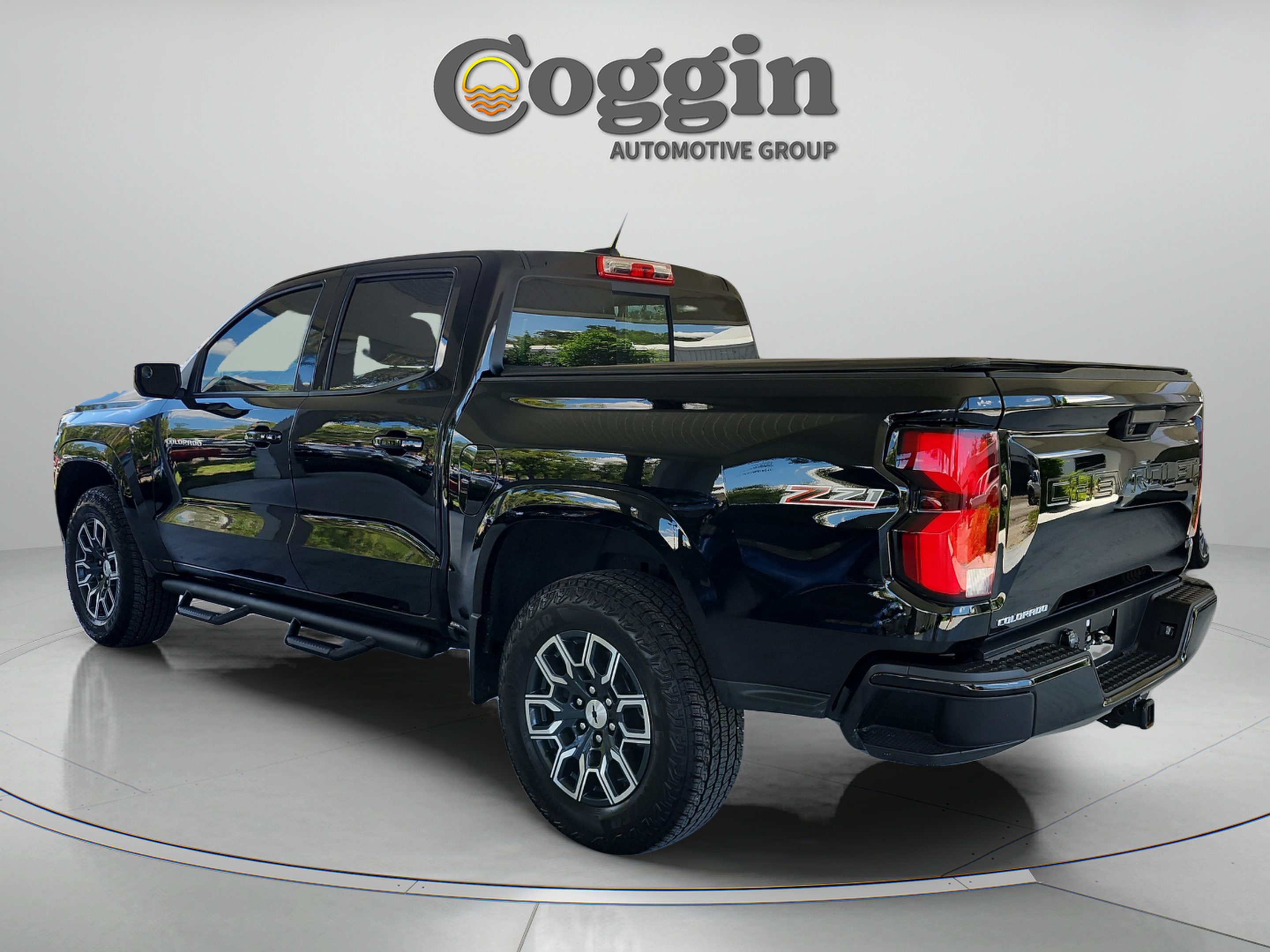 Used 2024 Chevrolet Colorado Z71 AWD/4WD image 3