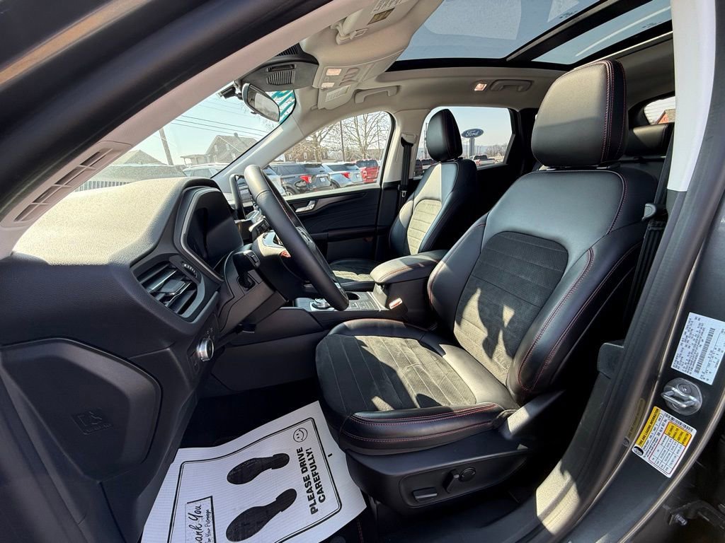 Certified 2022 Ford Escape SEL w/ SEL Stealth AWD Package image 14