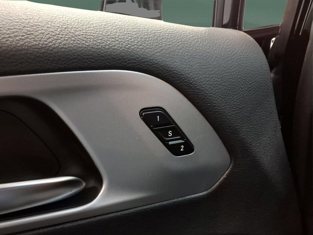 Used 2025 Chrysler Pacifica Limited FWD image 16