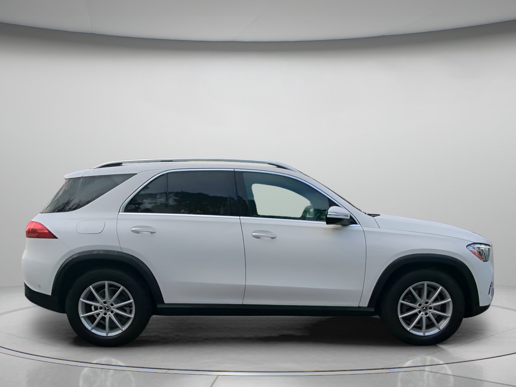 Used 2025 Mercedes-Benz GLE 350 4MATIC w/ Driver Assistance Package image 32