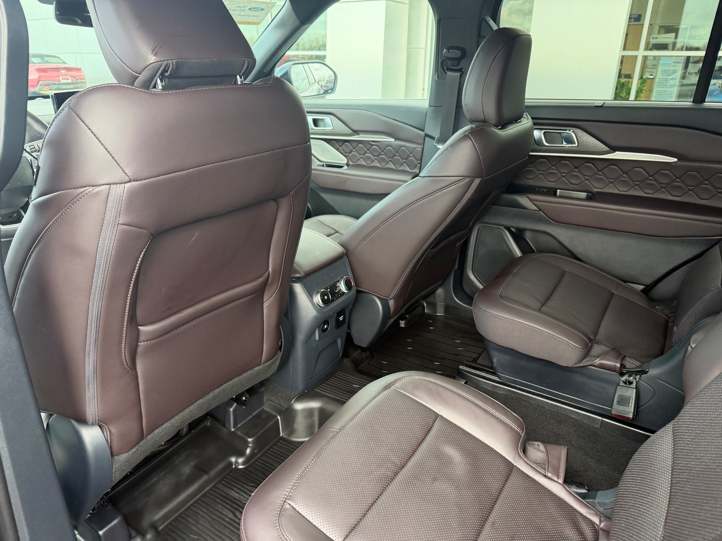 Certified 2025 Ford Explorer Platinum w/ Ultimate Package AWD/4WD image 16