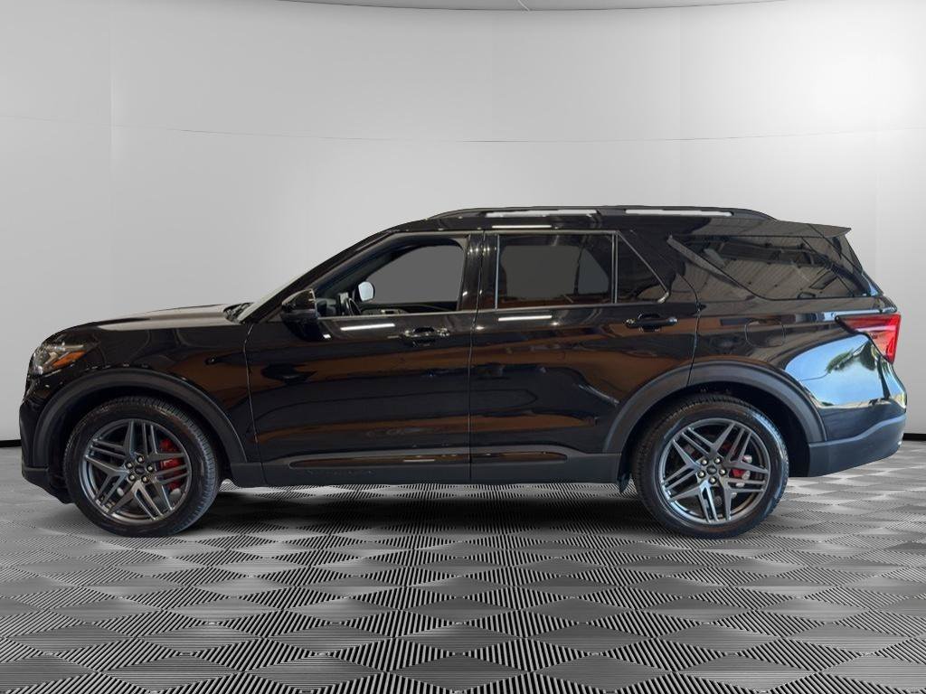 Certified 2025 Ford Explorer ST AWD/4WD image 2