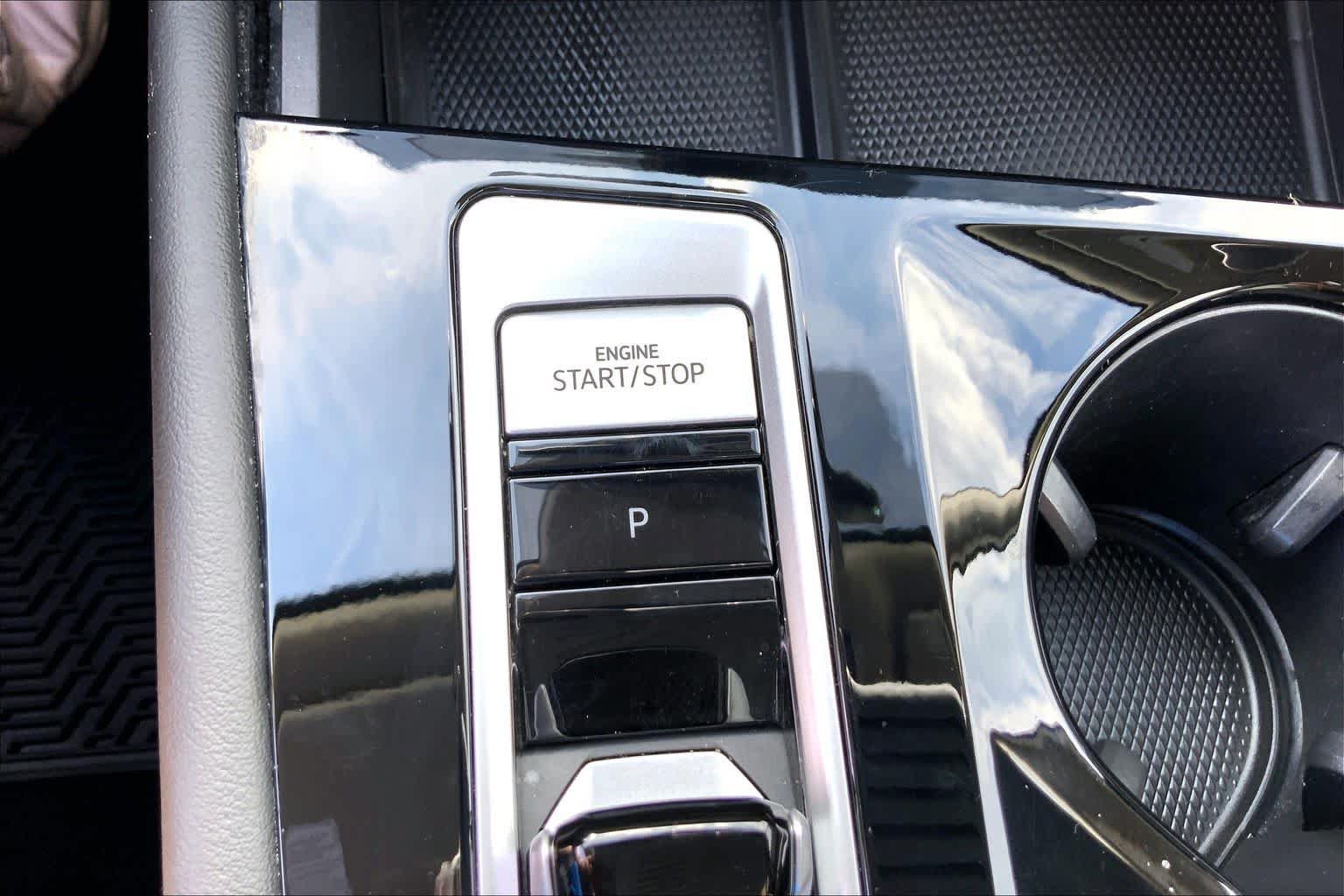Used 2024 Volkswagen Atlas Peak Edition SE AWD/4WD image 35