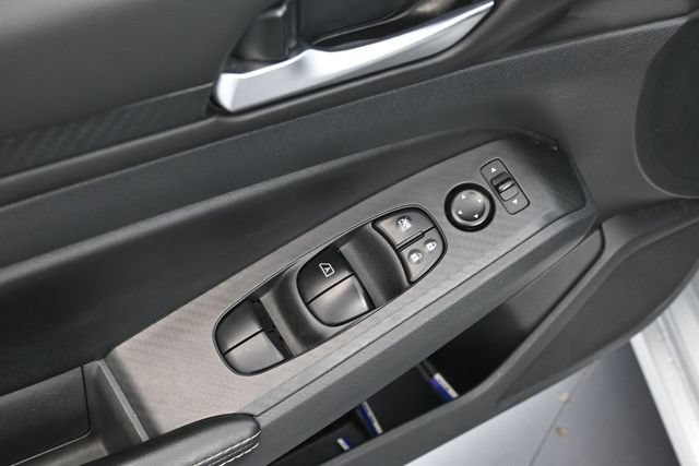 Used 2024 Nissan Altima 2.5 SV FWD image 11
