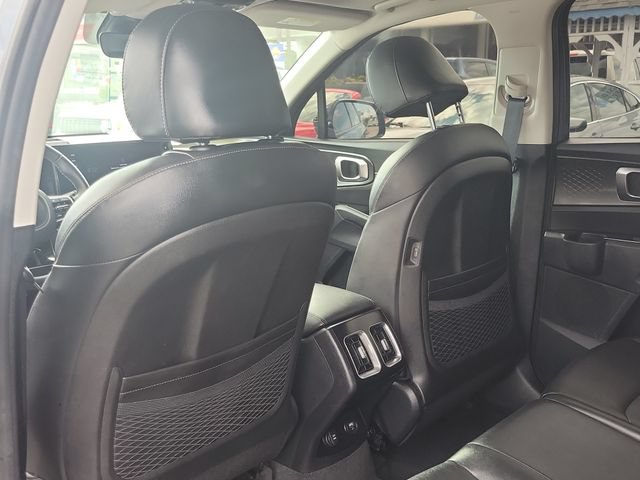 Used 2022 Kia Sorento S w/ Panoramic Sunroof Package FWD image 11