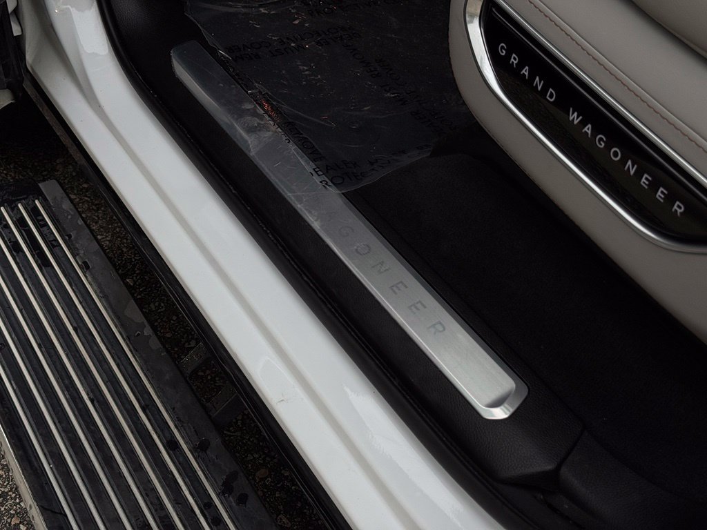 Used 2023 Jeep Grand Wagoneer 4WD image 9
