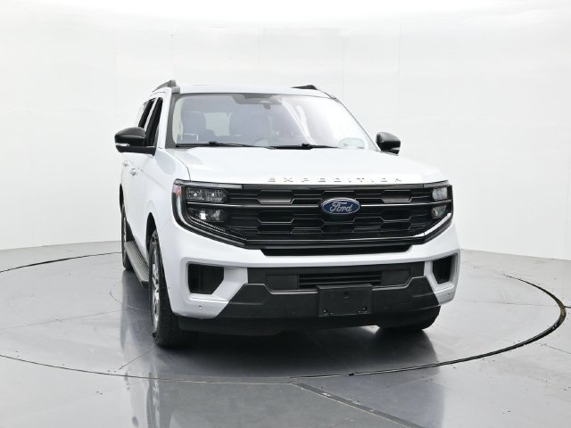 Certified 2025 Ford Expedition Active AWD/4WD image 4