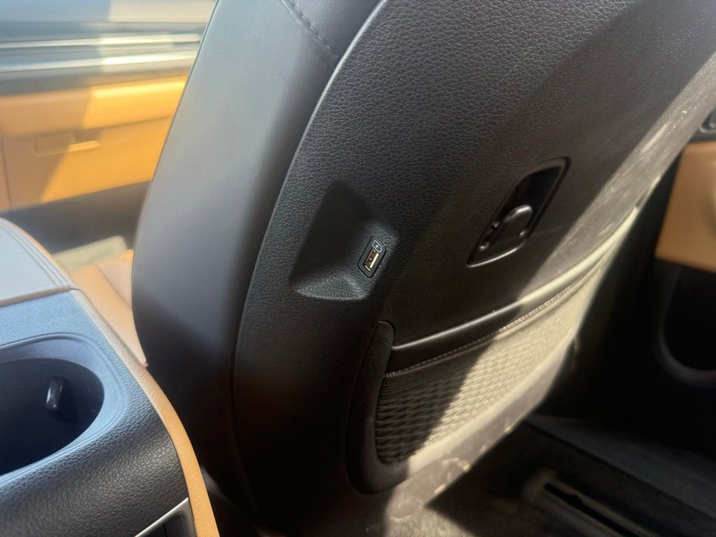 Used 2024 Kia Carnival LX FWD image 40