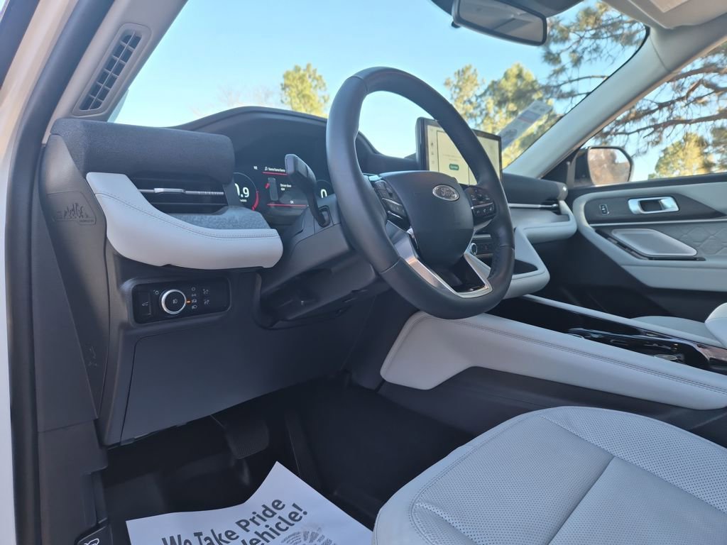 Certified 2025 Ford Explorer Platinum w/ LUX Leather Package image 12