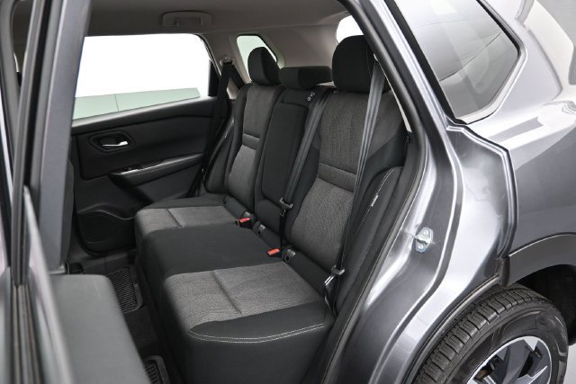 Used 2025 Nissan Rogue SV FWD image 26