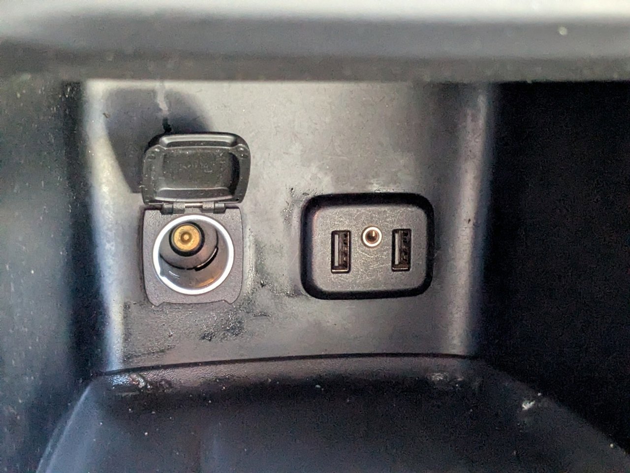 Used 2019 GMC Acadia SLE image 24