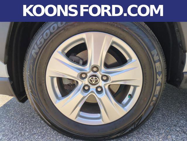 Used 2021 Toyota RAV4 XLE w/ Convenience Package FWD image 25