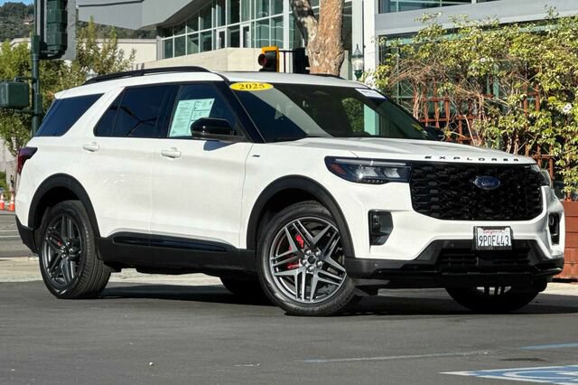 Certified 2025 Ford Explorer ST-Line w/ Premium Package AWD/4WD image 2
