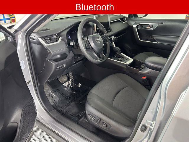 Used 2025 Toyota RAV4 XLE AWD/4WD image 8