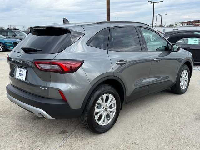 Certified 2025 Ford Escape Active w/ Cold Weather Package image 5