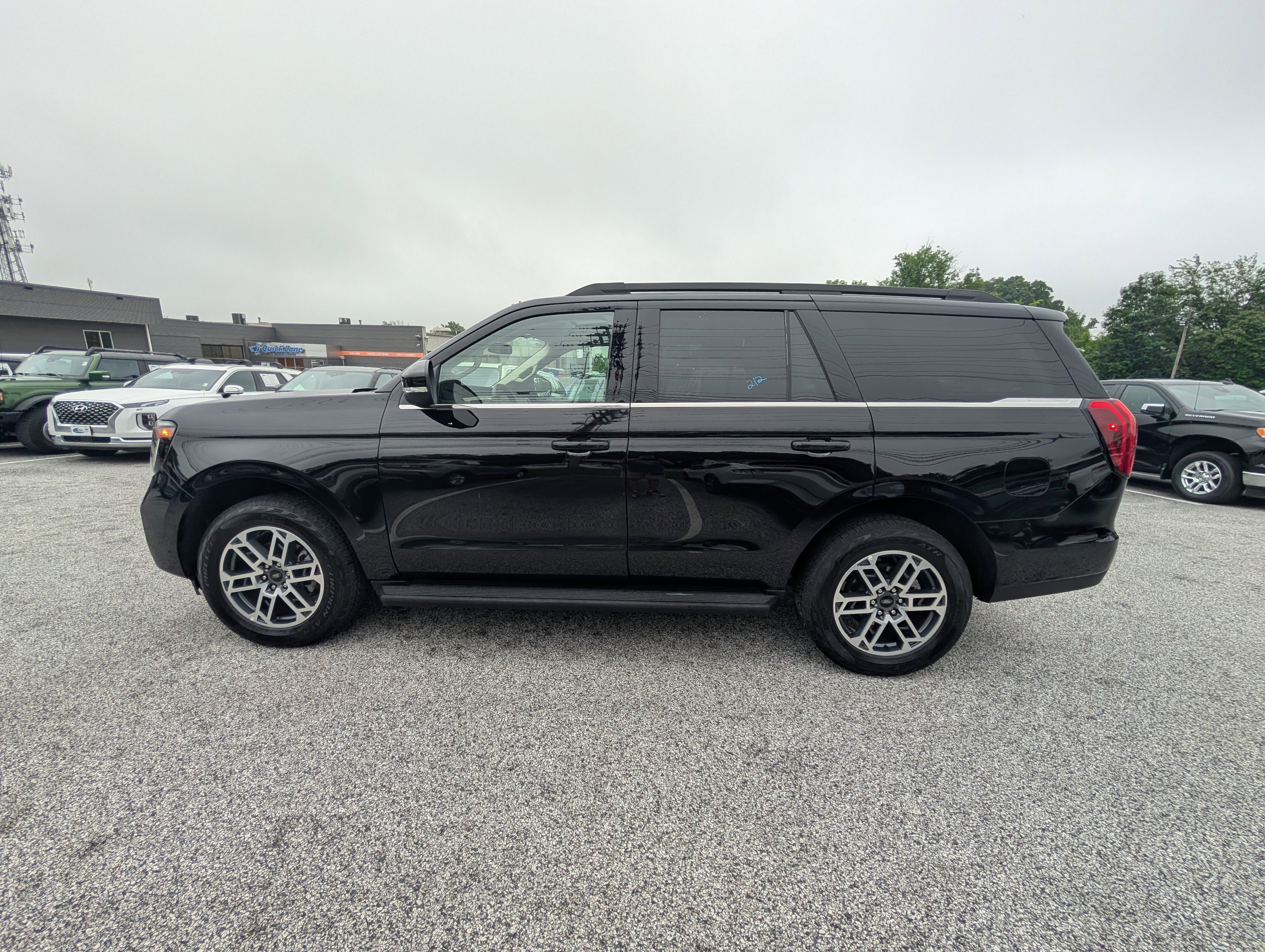 Certified 2025 Ford Expedition Active AWD/4WD image 3