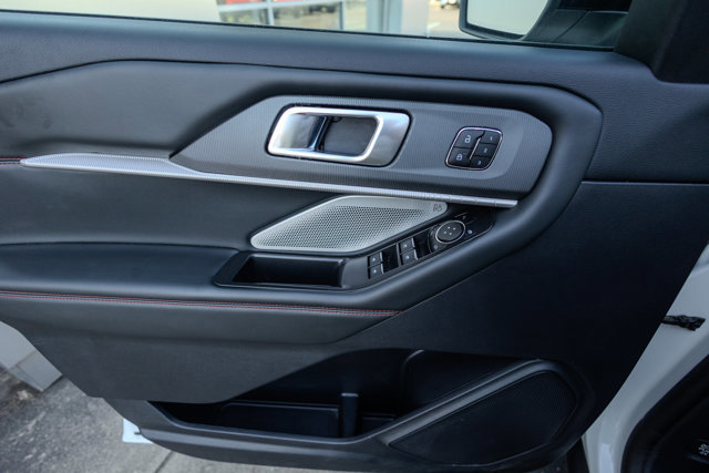 Certified 2025 Ford Explorer ST image 19