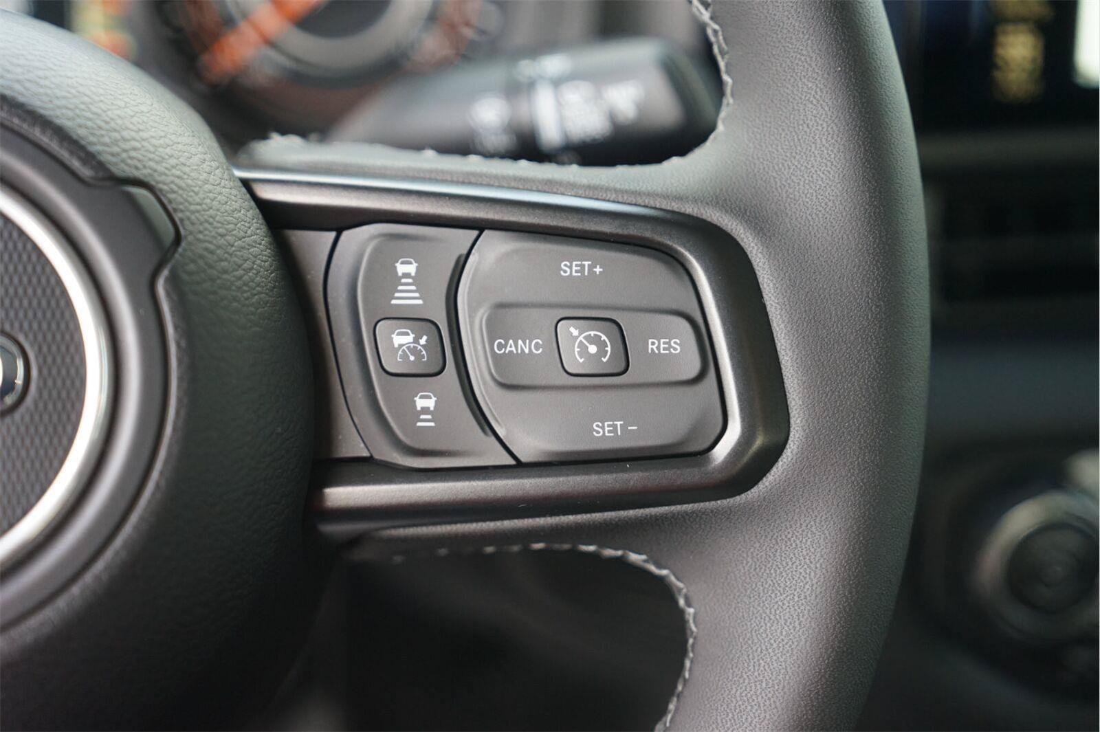 Used 2025 Jeep Gladiator Mojave w/ Convenience Group AWD/4WD image 23