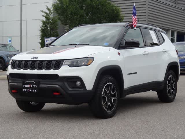 Used 2025 Jeep Compass Trailhawk AWD/4WD image 1