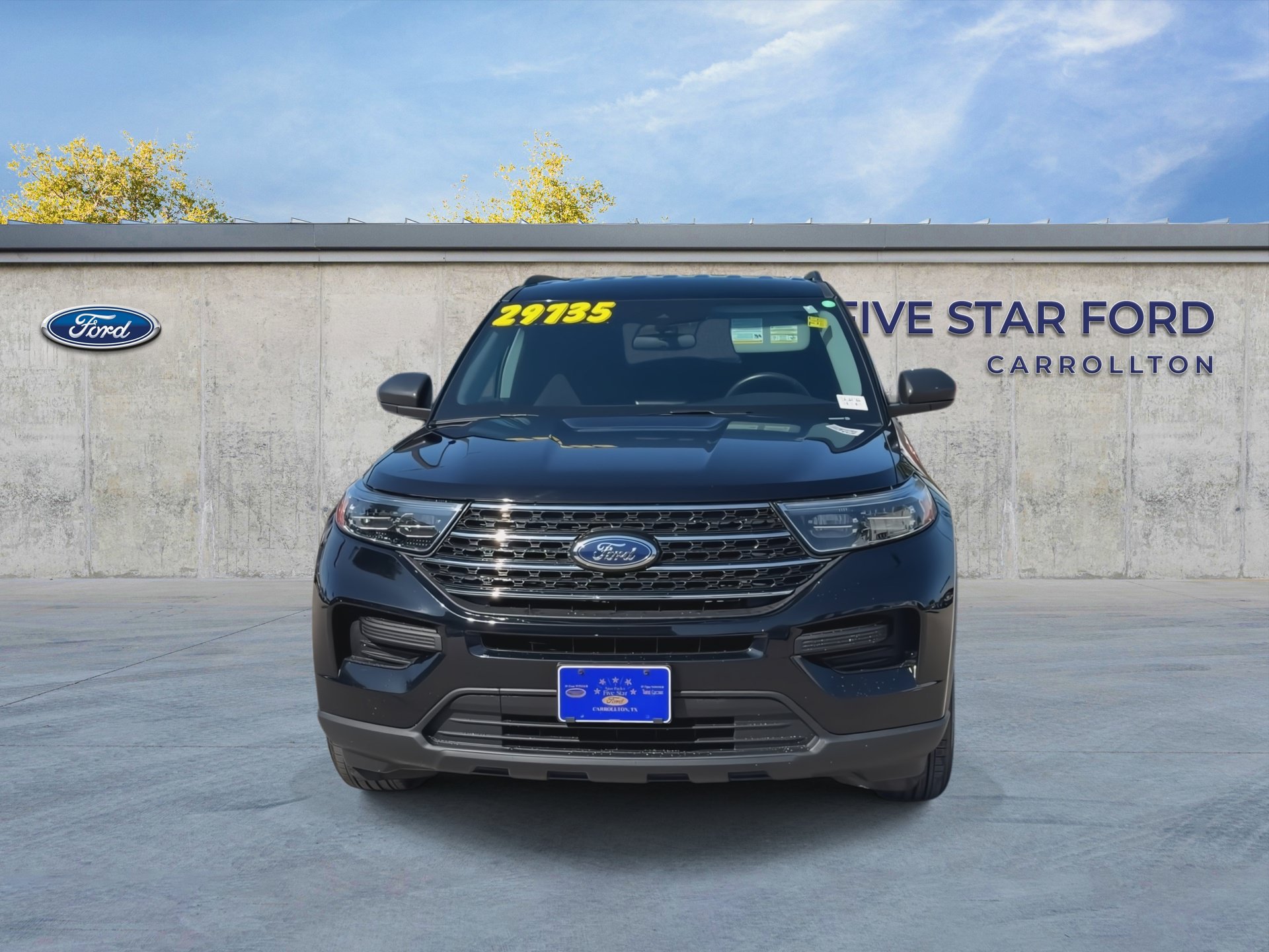Certified 2024 Ford Explorer XLT RWD image 3