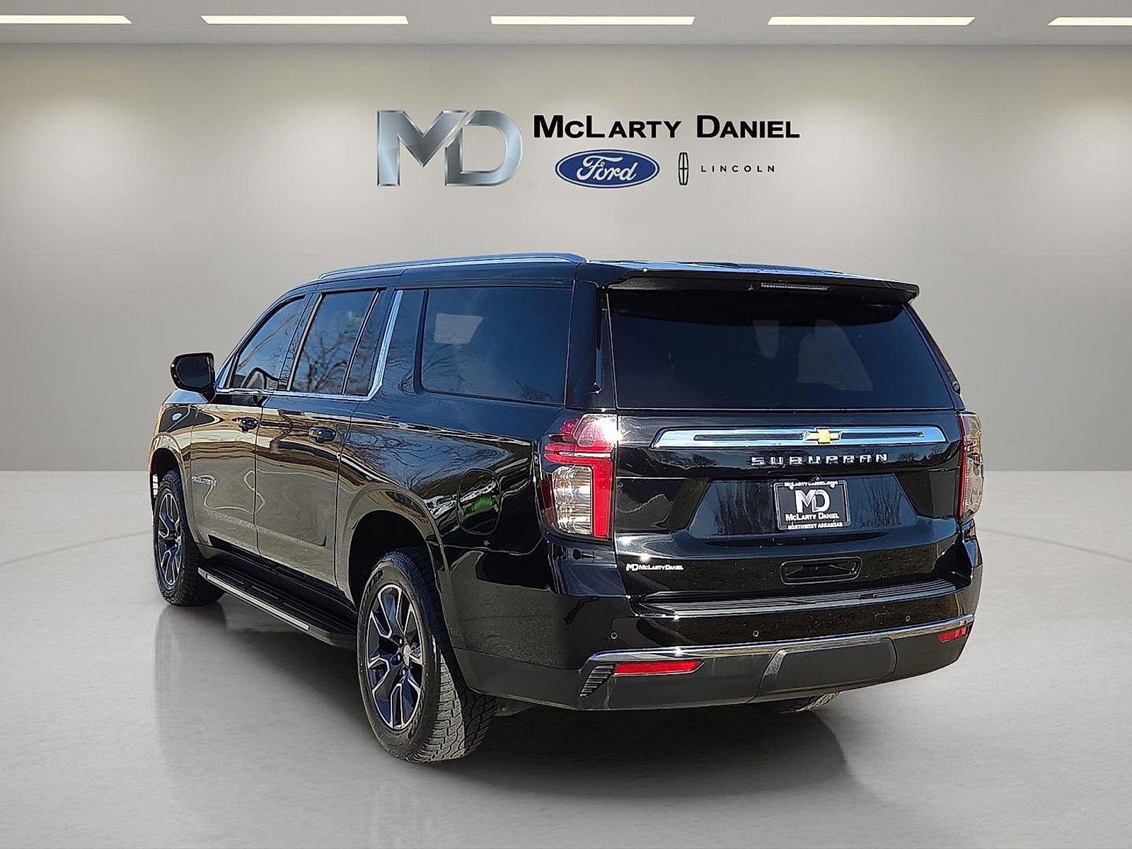 Used 2024 Chevrolet Suburban LS image 4