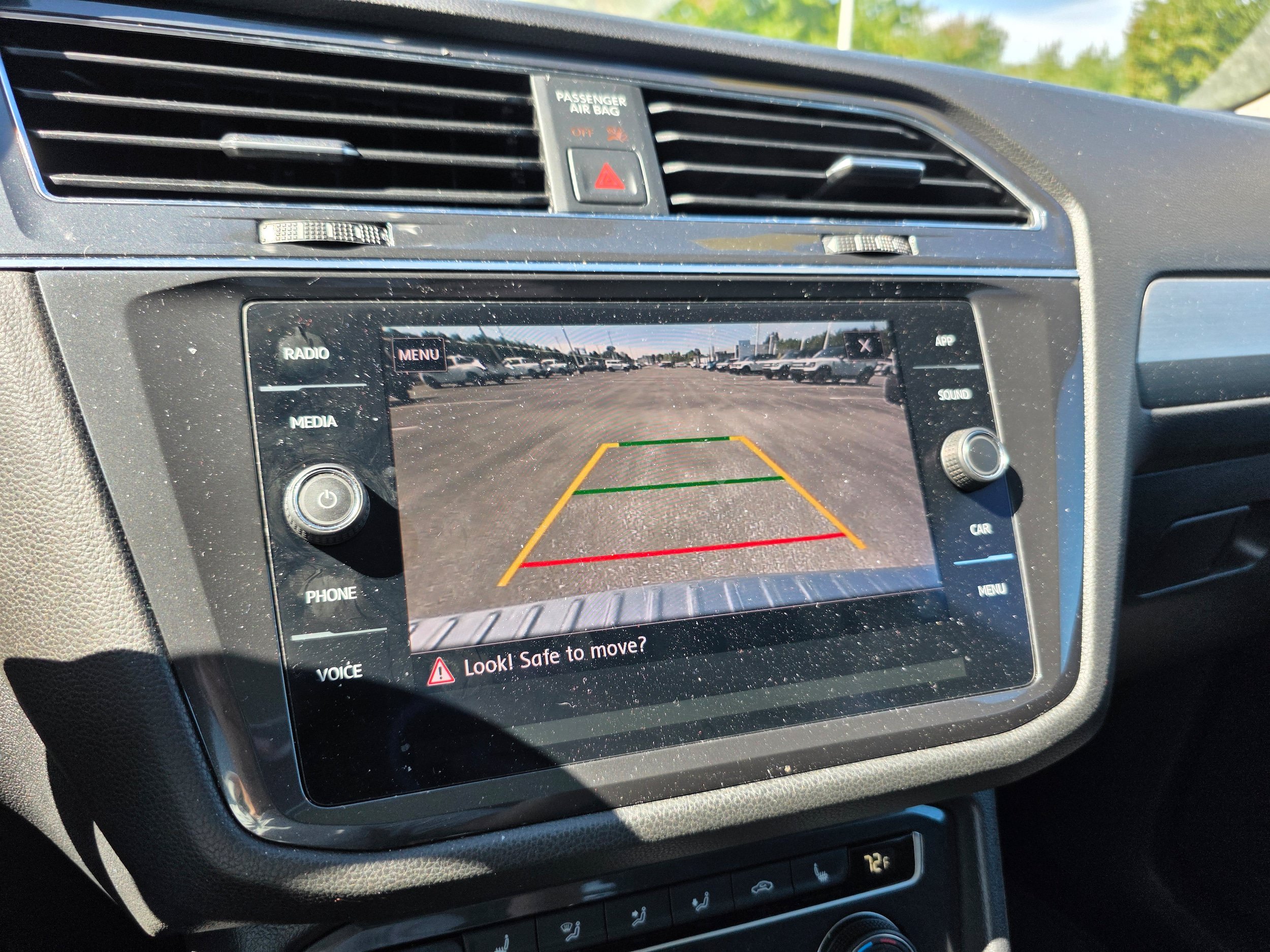 Used 2020 Volkswagen Tiguan SE w/ Panoramic Sunroof Package AWD/4WD image 19