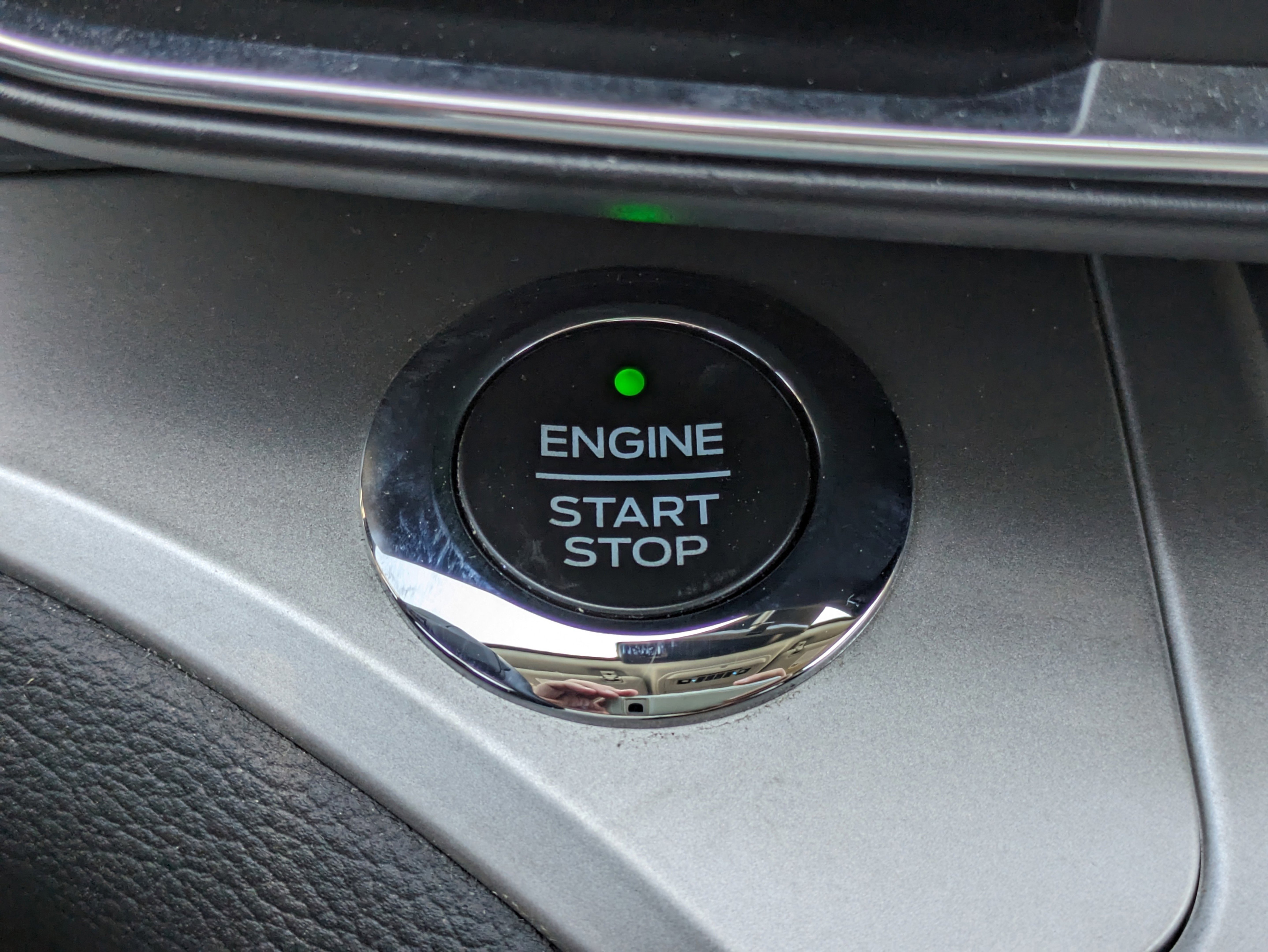 Certified 2021 Ford Explorer XLT w/ Equipment Group 202A image 24