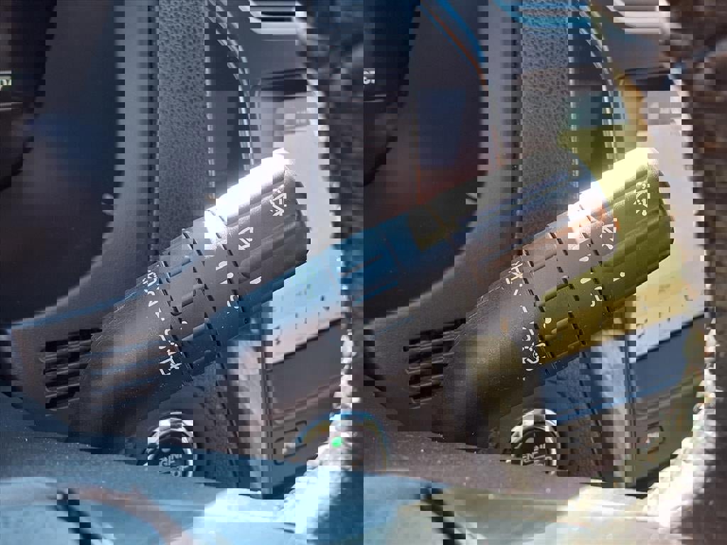 Certified 2018 Ford Explorer XLT w/ Equipment Group 202A image 17