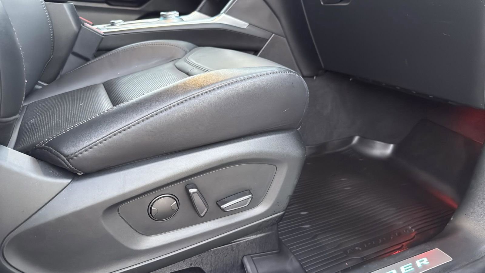 Certified 2022 Ford Explorer Platinum w/ Technology Package image 23