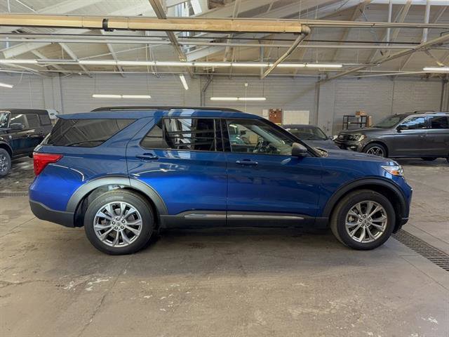 Certified 2022 Ford Explorer XLT w/ Equipment Group 202A image 7