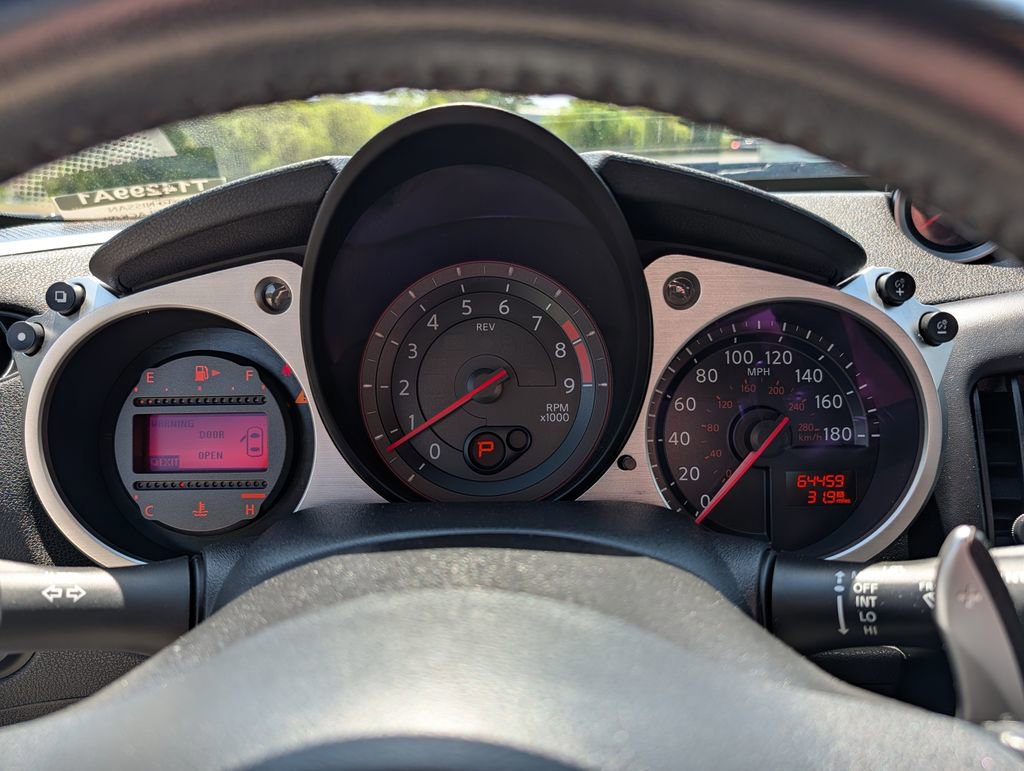 Used 2019 Nissan 370Z Touring RWD image 8