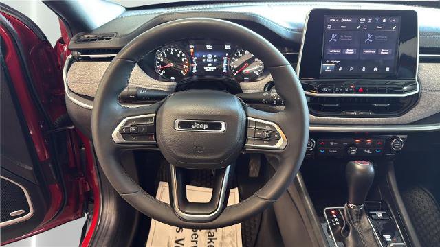 Used 2025 Jeep Compass Latitude w/ Sun & Sound Group AWD/4WD image 12