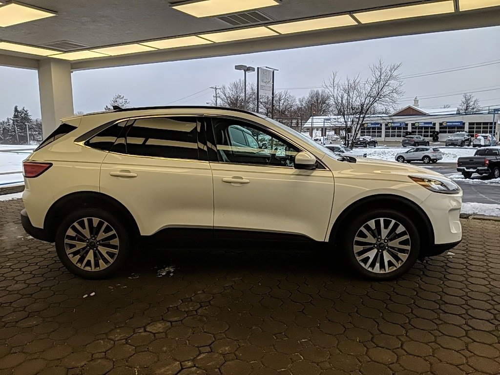 Certified 2022 Ford Escape Titanium w/ Class II Trailer Tow Package image 2