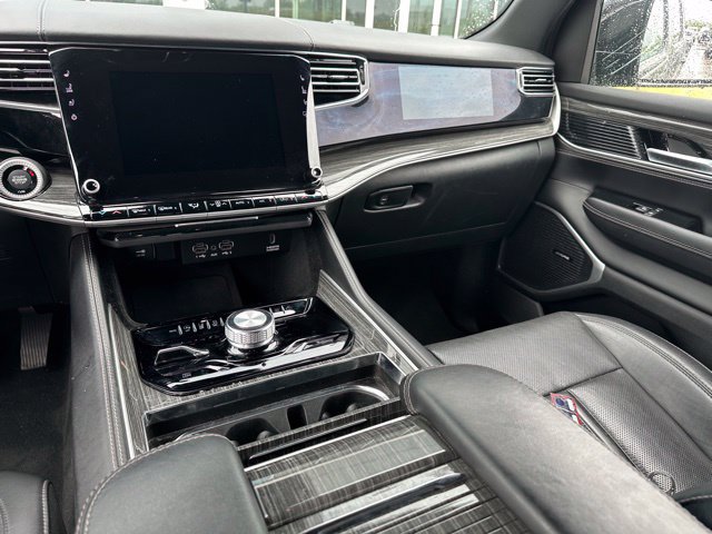 Used 2022 Jeep Wagoneer Series III w/ Convenience Group I AWD/4WD image 16