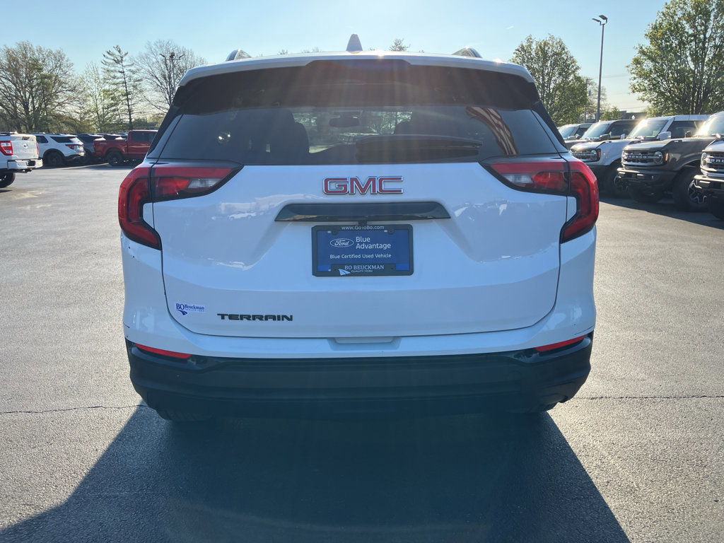 Used 2021 GMC Terrain SLE w/ Elevation Edition image 4