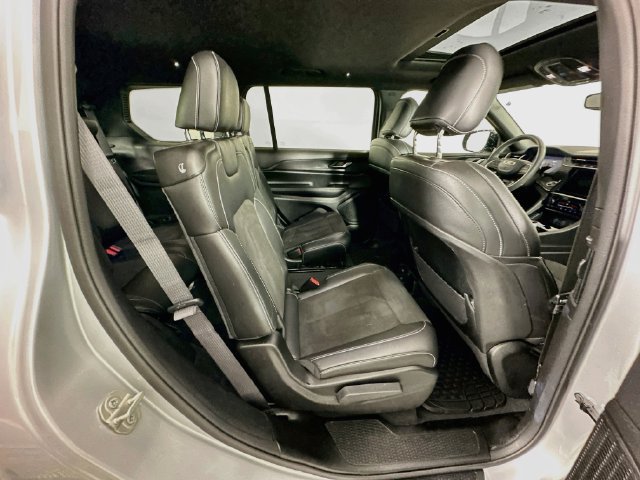 Used 2023 Jeep Grand Cherokee L Laredo AWD/4WD image 34