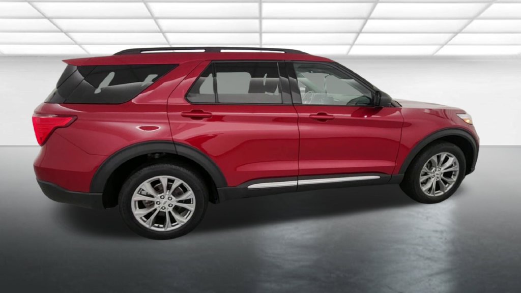 Certified 2022 Ford Explorer XLT w/ Equipment Group 202A AWD/4WD image 9