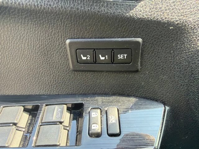 Used 2018 Toyota RAV4 Limited AWD/4WD image 21