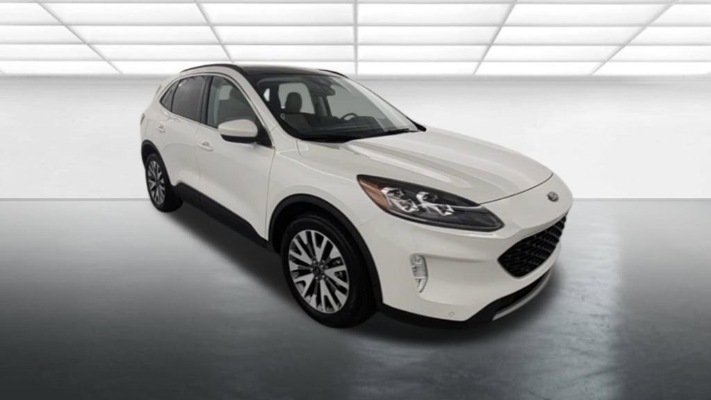 Certified 2022 Ford Escape Titanium w/ Class II Trailer Tow Package image 10