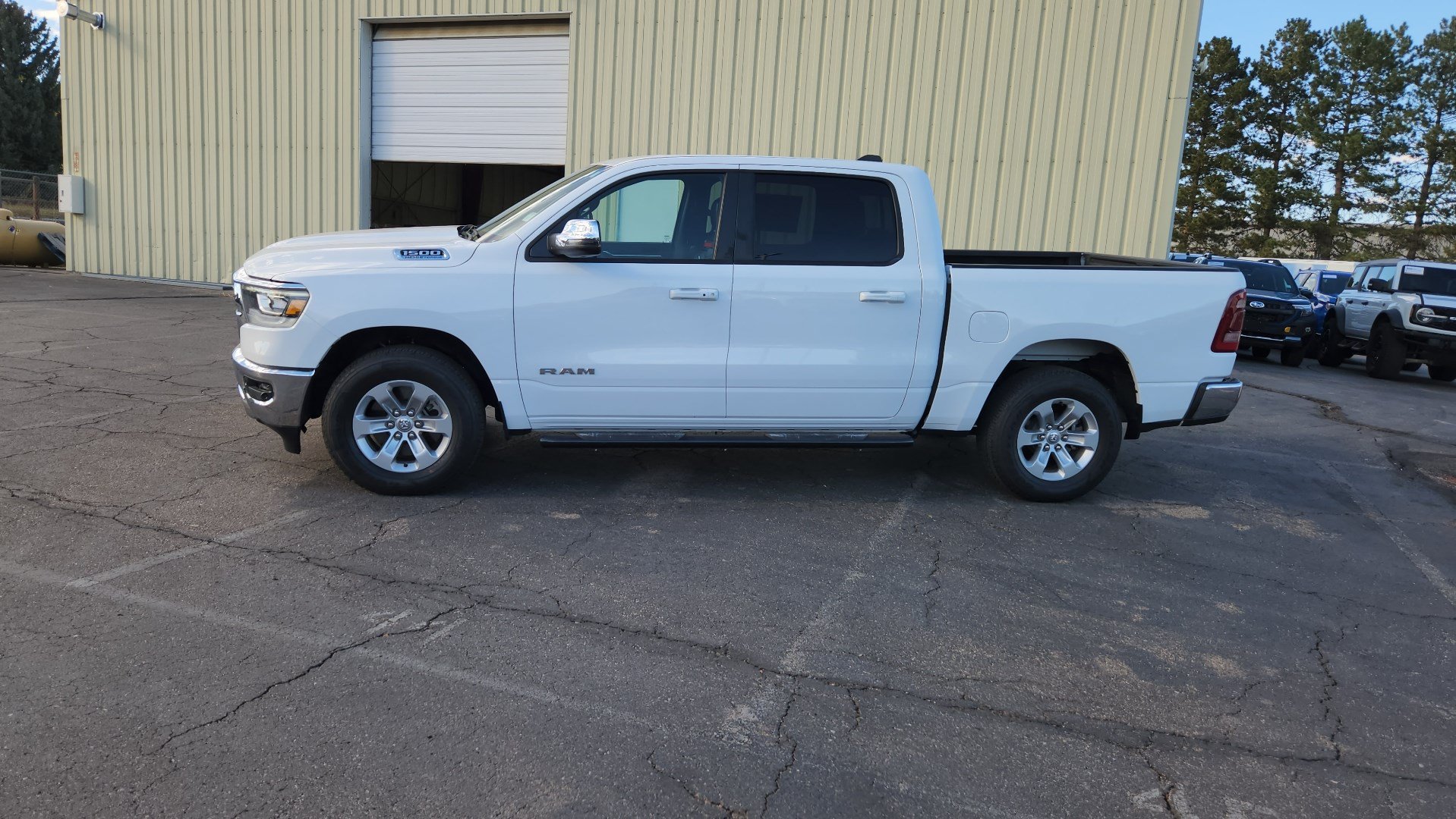 Used 2024 RAM 1500 Laramie AWD/4WD image 5