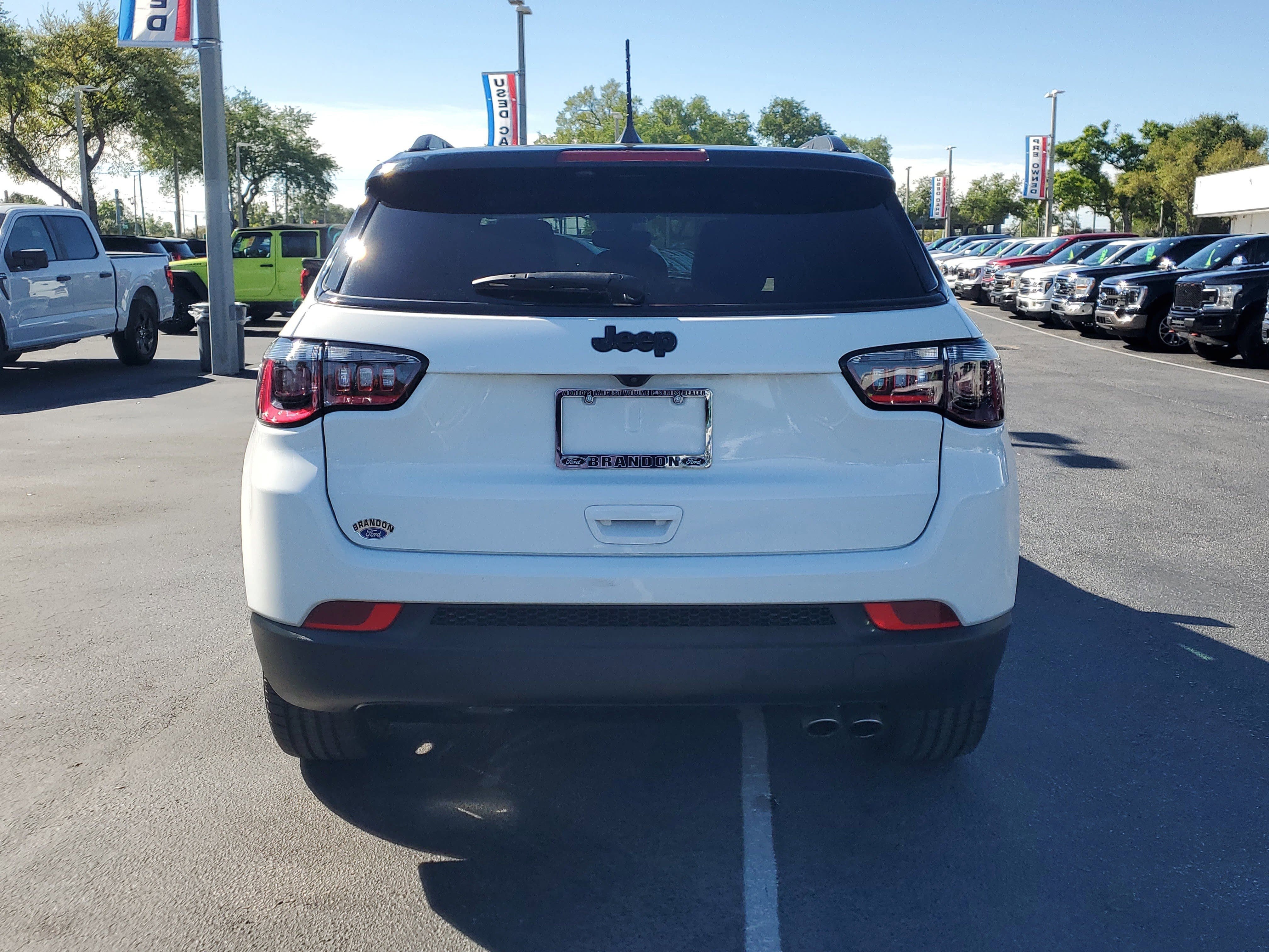 Used 2022 Jeep Compass Latitude w/ Sun and Sound Group FWD video 2